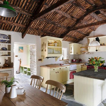 Secluded Thatched Cottage, Near Beaches & Hill Walking Rashenny 외부 사진